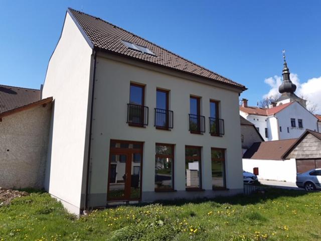 Apartman Kamenice Kamenice nad Lipou Bagian luar foto